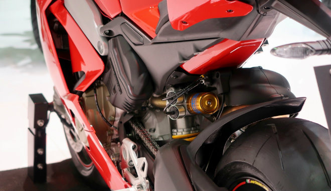 Soi Ducati Panigale V4 S mới về Việt Nam, giá gần 1 tỷ đồng - 8