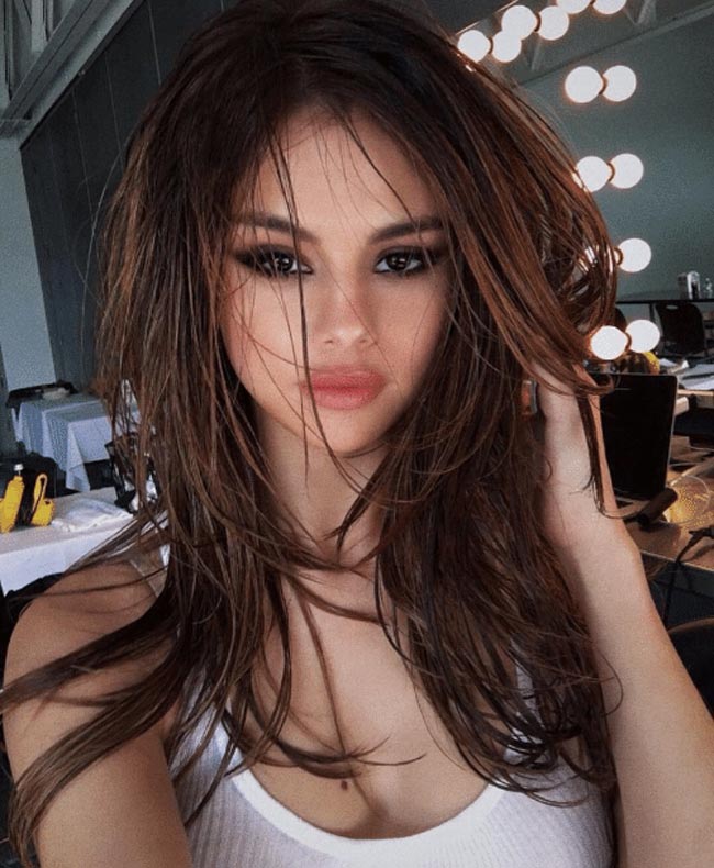 Selena Gomez là một người bạn và khách hàng thân thiết của chuyên gia trang điểm gốc Việt.