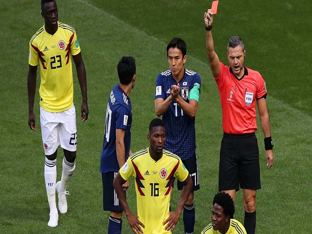 Nhật Bản tạo địa chấn World Cup 2018: Thẻ đỏ đầu tiên, cựu SAO MU nhận ”quà”