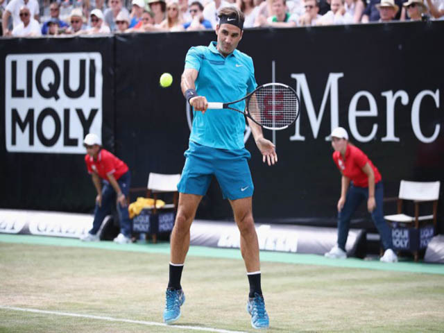 Federer - Bedene: Sức mạnh nhà vua, 2 set chóng vánh (Vòng 1 Halle Open)