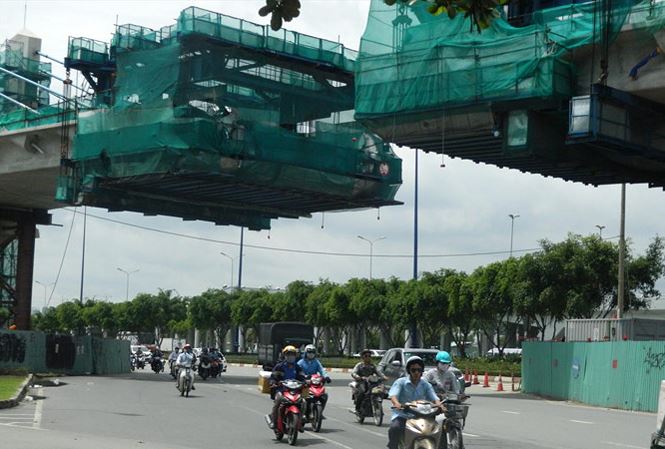 Metro Sài Gòn điêu đứng vì thủ tục - 1