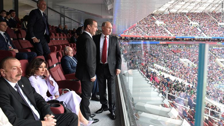 Cách ông Putin &#34;ghi bàn&#34; trong World Cup 2018 - 1