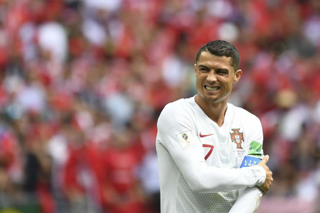 Ronaldo rực sáng World Cup, bồ xinh &#34;bốc lửa&#34; trợ chiến từ khán đài - 1