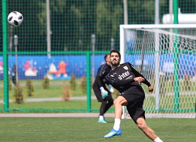 Chi tiết World Cup Uruguay - Saudi Arabia: Đá như đi dạo (KT) - 11