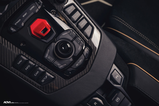 Nội thất Lamborghini Aventador SV Roadster.
