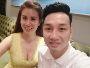 Đời sống Showbiz - Vợ sexy của MC Thành Trung chăm chồng thức đêm xem bóng đá