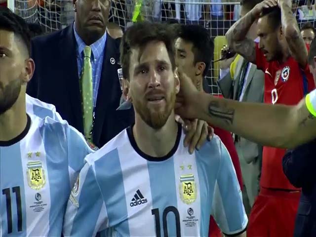 Chấn động World Cup 2018: Messi lại từ giã Argentina, tính khoác áo Catalunya?