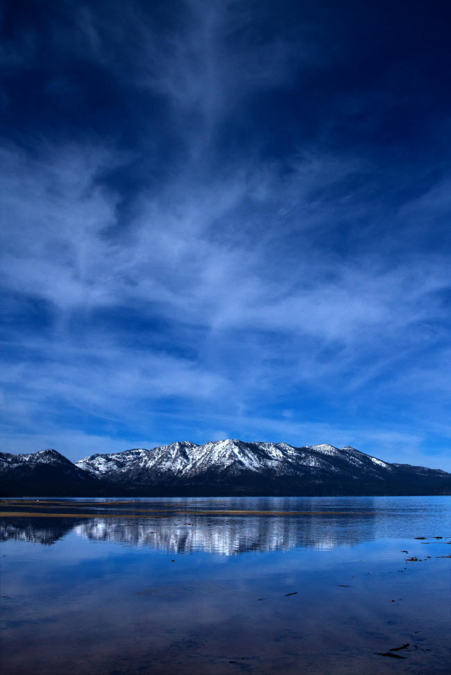 Heavenly, Mỹ: Đây là một khu nghỉ dưỡng trượt tuyết nằm cạnh hồ Tahoe ở bang California. Tới đây, du khách có thể tận hưởng không gian yên tĩnh và tham gia nhiều một thể thao mùa đông hấp dẫn.