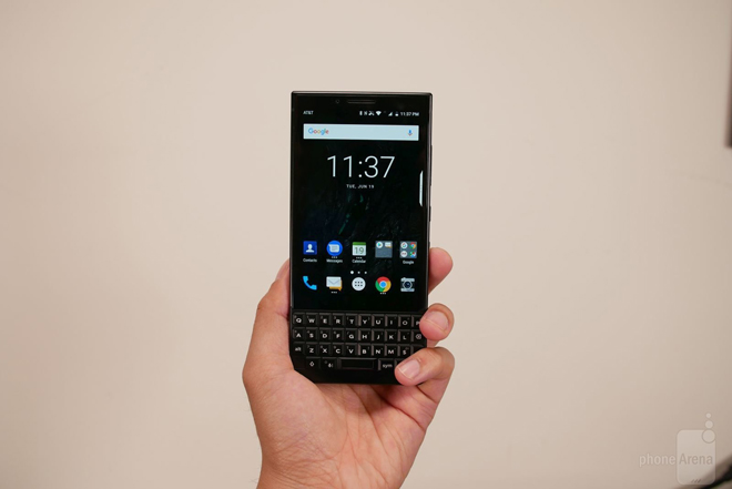 Video đập hộp BlackBerry Key 2 nóng hổi - 1