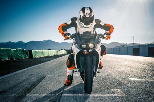 KTM RC200 Black 2018 ra mắt, giá chỉ 59,5 triệu đồng - 1