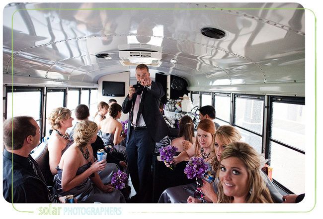 Đám cưới trên xe buýt luôn mới "truất".