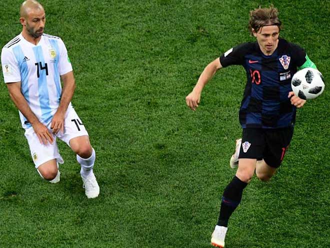 Argentina thua chấn động World Cup, fan ruột Messi “nhảy cầu” tự tử - 2