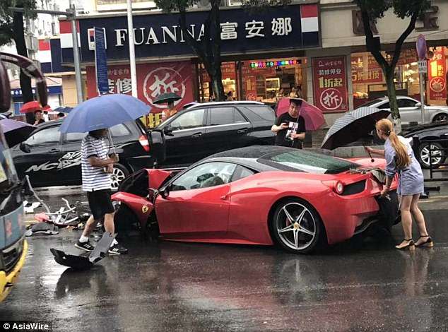 TQ: Phá tan siêu xe Ferrari 15 tỷ đồng sau vài phút ngồi trên ghế lái - 4