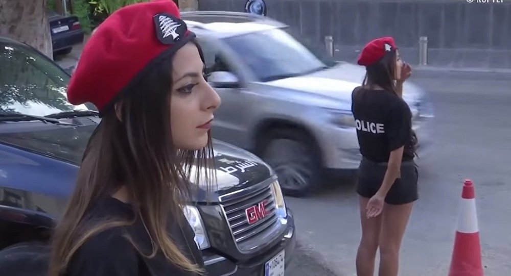 Quốc gia Trung Đông lập đội nữ cảnh sát nóng bỏng, quyến rũ nhất thế giới - 1