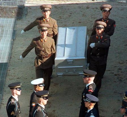 Mỹ đưa 100 quan tài tới biên giới Triều Tiên - 1