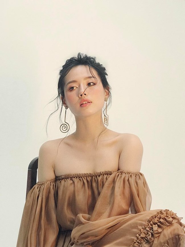 Nguyễn Đặng Khánh Linh được mệnh danh là "hoa hậu" tại The Face Việt Nam 2016 với nhan sắc xinh đẹp, sang chảnh và cá tính thời trang ấn tượng.