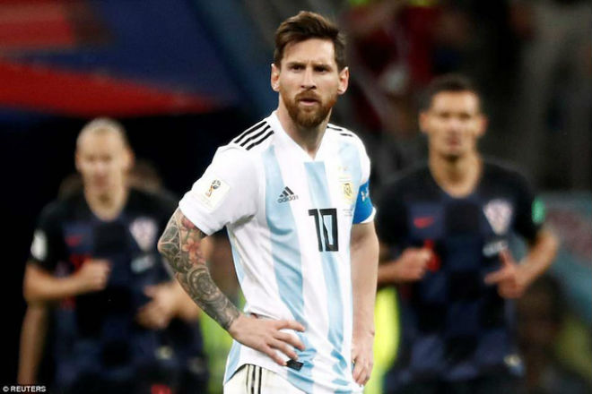 Maradona cứu Argentina: Messi thâm hiểm, &#34;Cậu bé vàng&#34; gánh họa World Cup - 1