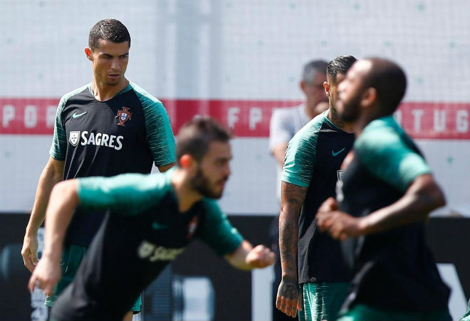 World Cup: Ronaldo - Bồ Đào Nha luyện &#34;không chiến&#34; quyết đấu thầy cũ - 2