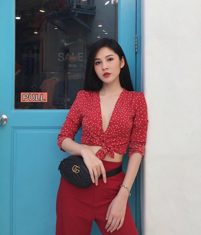 Bản thân là một MC, BTV bóng đá, Thu Hoài cũng có những chia sẻ về chuyện hot girl bình luận World Cup trên VTV đang gây tranh cãi gần đây.