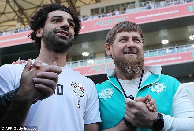 Sốc World Cup: &#34;Vua&#34; Salah tính từ giã Ai Cập vì bức ảnh chấn động thế giới - 1