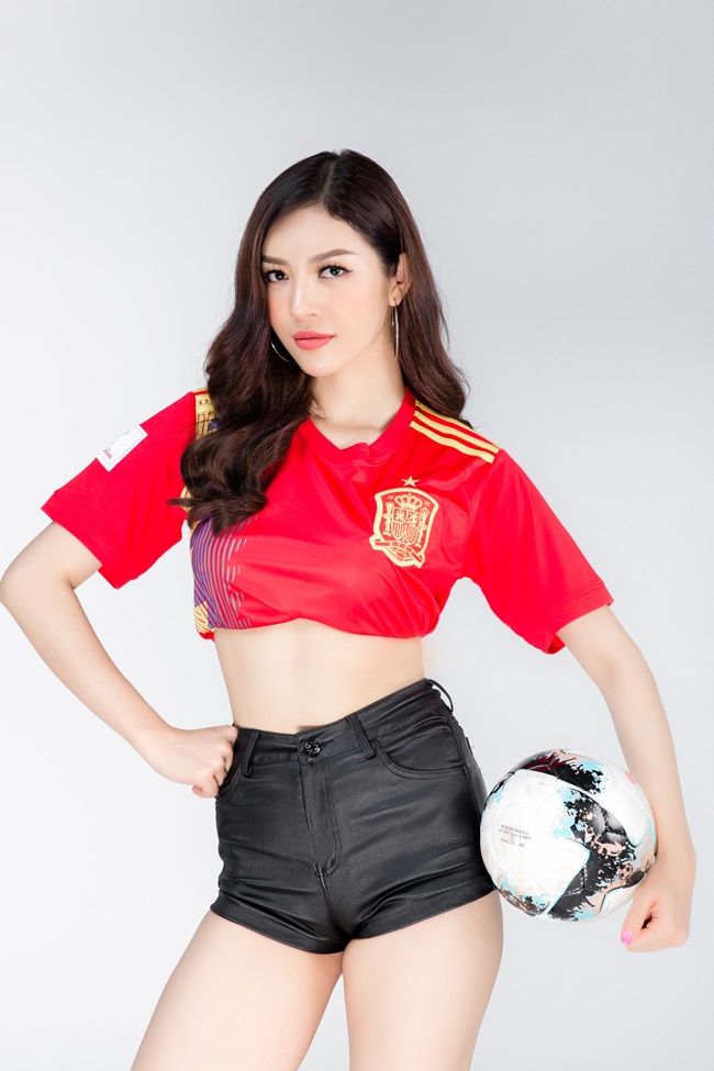 Ngoài Tây Ban Nha thì Bồ Đào Nha cũng là đội tuyển mà Thiên Hương yêu thích vì cô vốn là fan trung thành của chàng cầu thủ CR7.