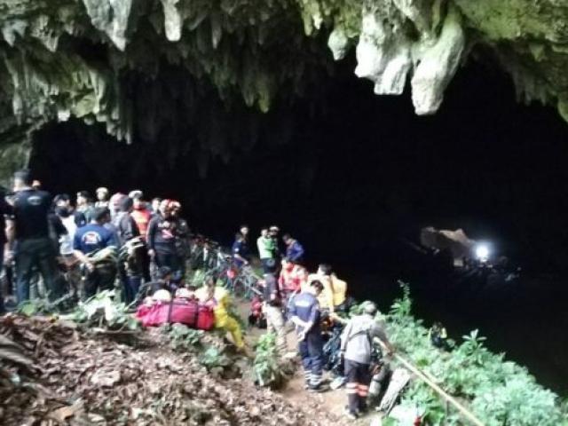 Cả một đội bóng mất tích bí ẩn trong hang động Thái Lan
