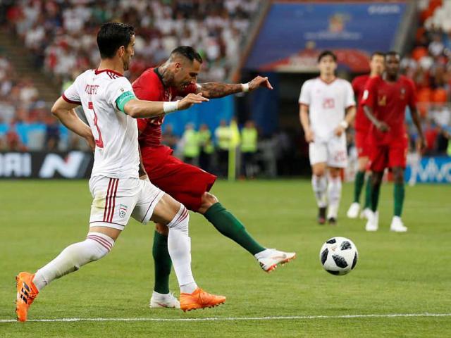 Người hùng Quaresma che mờ Ronaldo: Dành cả sự nghiệp để ”vẩy má ngoài”