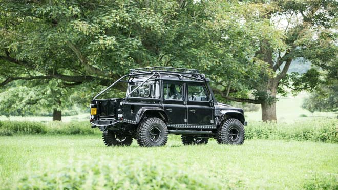 Land Rover Defender trong phim &#34;Điệp Viên 007&#34; sẽ được bán đấu giá - 10