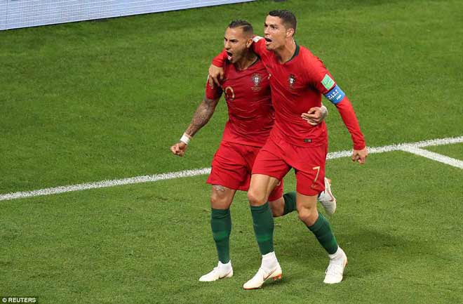 Người hùng Quaresma che mờ Ronaldo: Dành cả sự nghiệp để &#34;vẩy má ngoài&#34; - 2