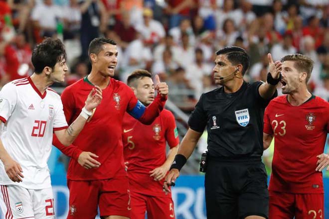 Ronaldo hỏng 11m, BĐN vào “nhánh tử thần”: Ranh giới người hùng và tội đồ - 2