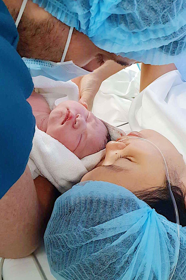 Siêu mẫu Hà Anh đã chính thức hạ sinh con gái đầu lòng tại Bệnh viện Vinmec Central Park TP. Hồ Chí Minh - 1