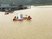 Tin tức trong ngày - Trong lũ dữ Tây Bắc, vẫn xuất hiện hình ảnh khiến người dân ấm lòng