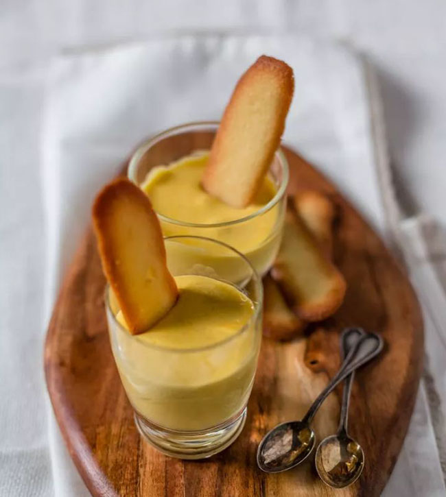 Zabaglione: Một món tráng miệng trứng sữa được làm từ lòng đỏ trứng, đường và rượu vang Marsala &#40;hoặc một loại rượu ngọt khác&#41;. Để hoàn thành món tráng miệng, cần thêm một lát bánh panettone hoặc biscotti.