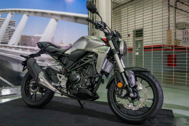 Tuy Honda CBR250RR không ra mắt tại Malaysia, nhưng tin vui với các tay lái môtô ở nước này đã đến khi Honda chính thức trình làng CB250R trong một sự kiện ở Sepang. Ảnh 2018 Honda CB250R mới ra mắt tại Malaysia.