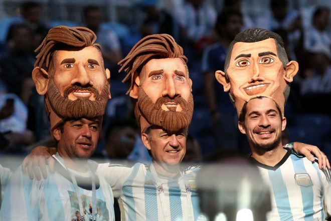 Argentina thoát hiểm kỳ diệu: Triệu fan bùng nổ, mừng như vô địch World Cup - 9