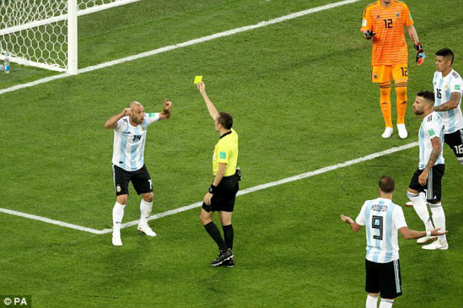 Tuyệt đỉnh &#34;thiên tài&#34; Messi, Nigeria quỵ gối: Argentina hẹn Pháp vòng 1/8 World Cup - 1