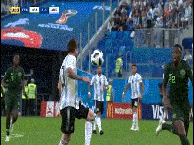 Messi chạm bóng thiên tài giải cứu Argentina: Fan nữ sướng quá hóa...mang bầu