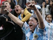 Bóng đá - Argentina thoát hiểm kỳ diệu: Triệu fan bùng nổ, mừng như vô địch World Cup