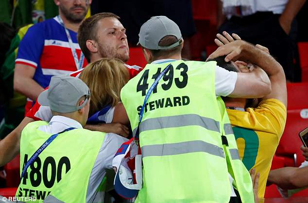 World Cup: Cổ động viên Brazil và Serbia choảng nhau trên SVĐ Nga - 4