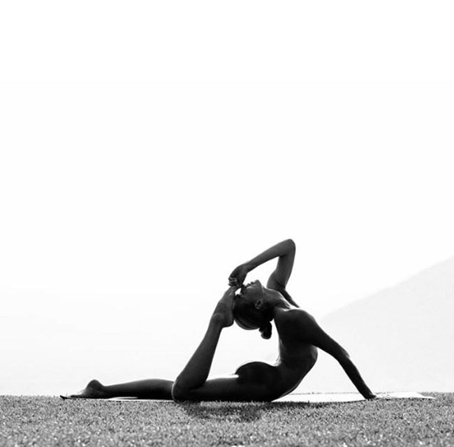 “Đây là lúc để chúng ta yêu, trân trọng và giải phóng cơ thể, tận hưởng đặc ân mà cơ thể mang tới cho chúng ta” – Trang web tập yoga này cho biết thêm.