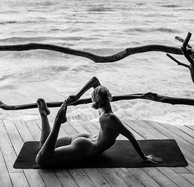 Yoga khỏa thân vượt ra ngoài mọi ranh giới.