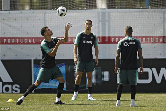 Ronaldo có &#34;siêu vũ khí&#34; dọa Suarez, Vua phá lưới World Cup là chuyện nhỏ? - 4