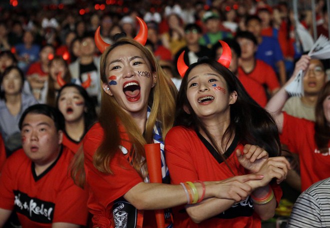 Ấn tượng World Cup 28/6: Fan nữ mếu máo vì ĐT Đức, Mexico đội ơn Hàn Quốc - 12