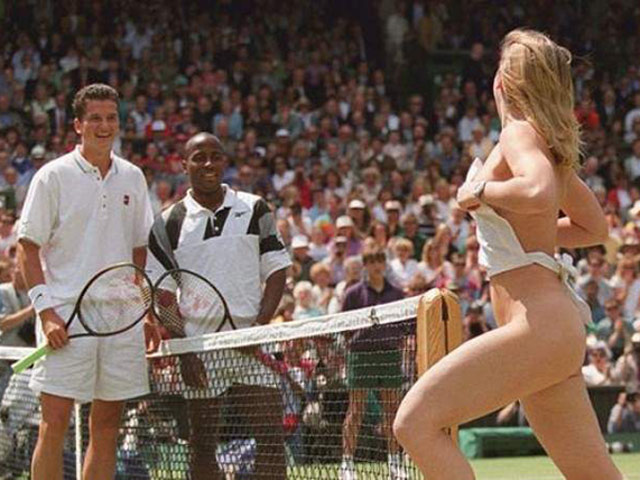 Nhức nhối Wimbledon: Nữ sinh cởi sạch 100%, 2 tay vợt nam ”có phúc”