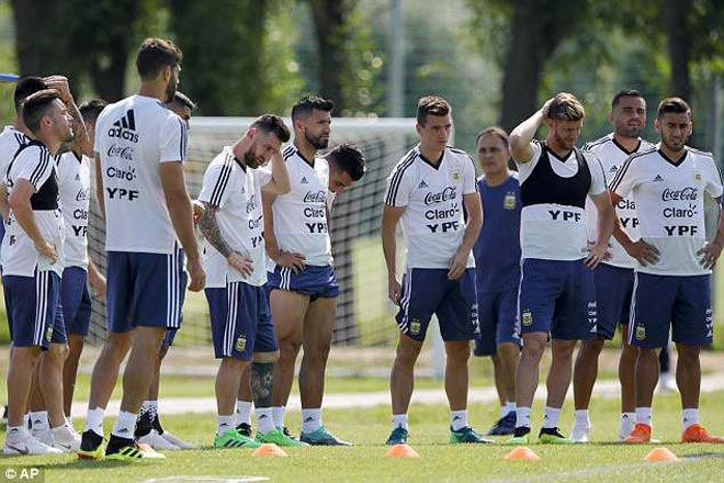 Trực tiếp vòng 1/8 World Cup 2018: ​​​​​​​Brazil - Mexico, Neymar hành xác 3.400 km - 7