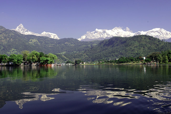 Hồ Phewa, Nepal: Hồ Phewa là hồ lớn thứ hai ở Nepal. Nó nằm gần đền Tal Barahi và Baidam, còn được gọi là Lakeside.