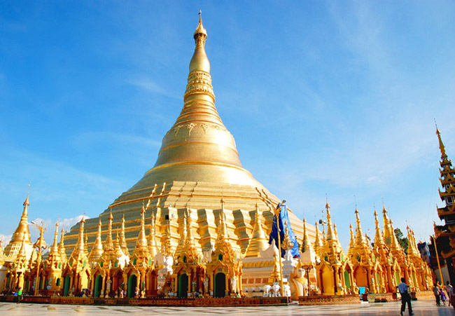 Chùa Shwedagon, Maynmar: Chùa Shwedagon là ngôi chùa Phật giáo lớn nhất, thiêng liêng nhất ở Maynmar. Nó cao 325 feet, phủ bằng vàng và có hơn 7.000 viên đá quý.