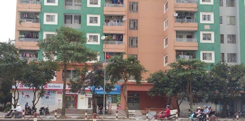 Hà Nội: Bé trai 3 tuổi rơi từ tầng 6 chung cư xuống đất tử vong - 1