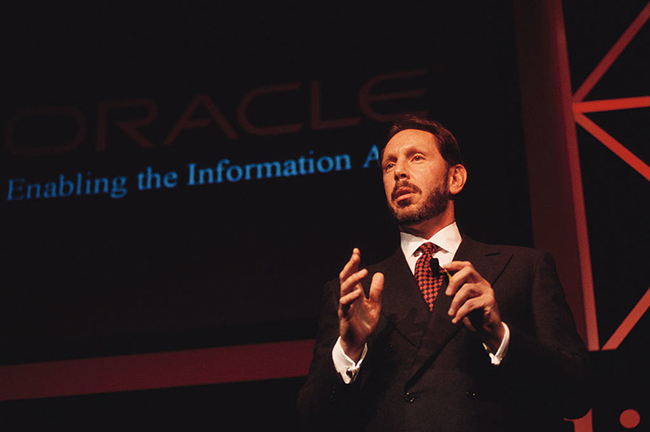 Vào năm 1977, khi 33 tuổi, Larry Ellison là nhà đồng sáng lập công ty phần mềm Oracle. Ông từng chia sẻ lí do xây dựng Oracle vì ông thấy một lỗ hổng trong cơ sở dữ liệu quản lý của các doanh nghiệp. Vào năm 1986, Oracle đã có đợt IPO đầu tiên với báo cáo doanh thu là 55 triệu USD