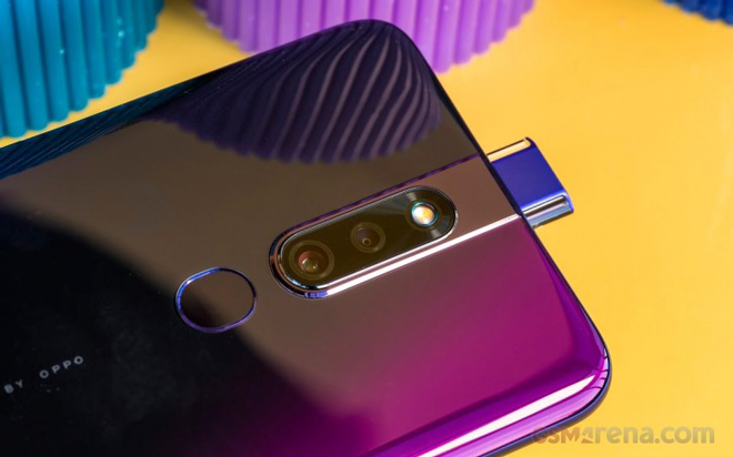 Video: Trên tay Oppo F11 Pro với camera bật lên - 3